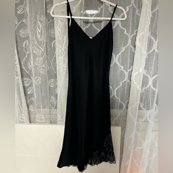 Aritzia Dresses & Skirts - Aritzia Wilfred Satin Lace Midi Dress